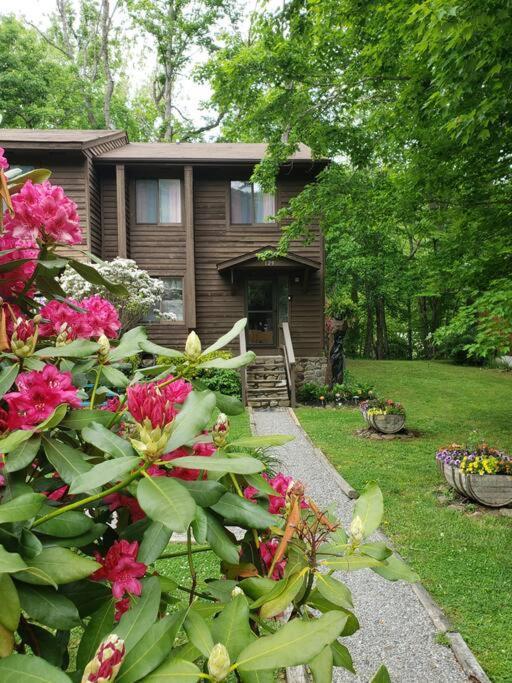 매기 벨리 J.Creek Retreat, Creekside Townhouse +1 Car Garage 빌라 외부 사진