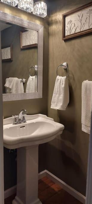 매기 벨리 J.Creek Retreat, Creekside Townhouse +1 Car Garage 빌라 외부 사진